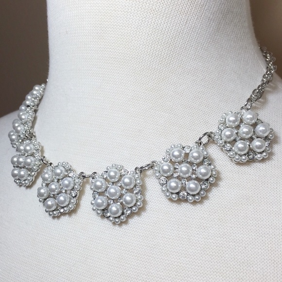 Pearl Cluster Flair Statement Necklace Earrings Set - Picture 3 of 3